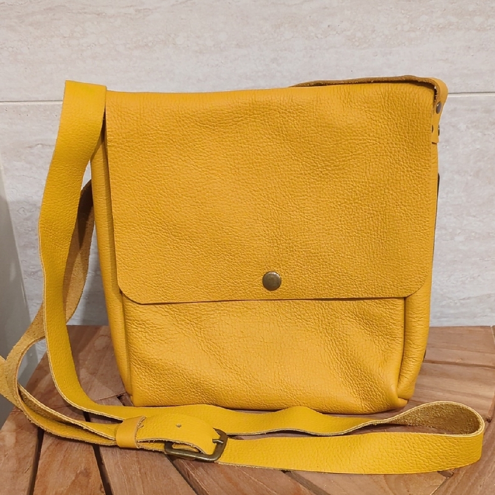 Janie-Nicole Leather Small Crossbody in Yellow